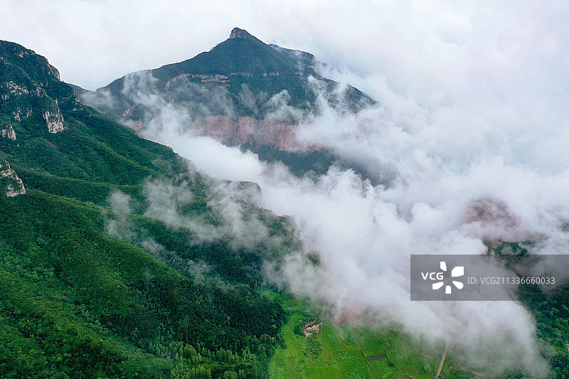 新乡辉县八里沟九峰山老爷顶云海图片素材