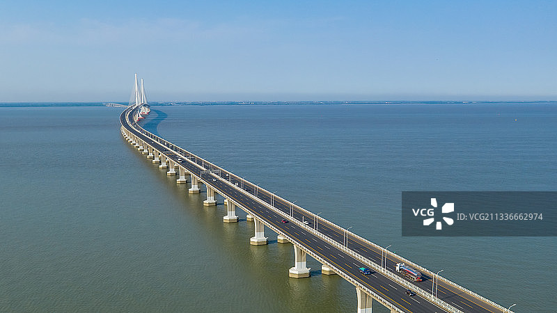 上海长江大桥航拍崇明岛图片素材