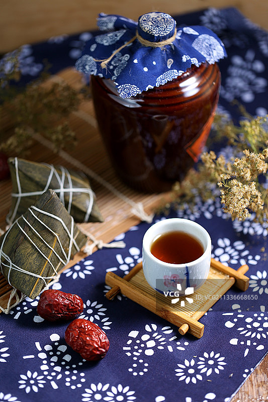 端午节粽子和雄黄酒图片素材