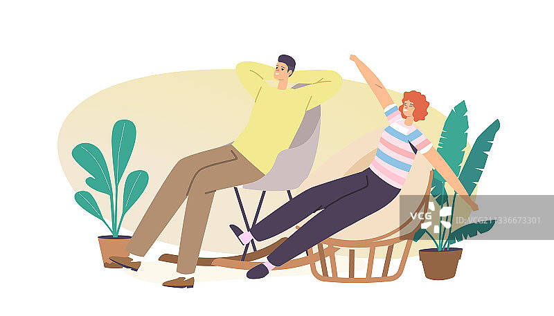 穿着家居服做伸展运动的男女图片素材