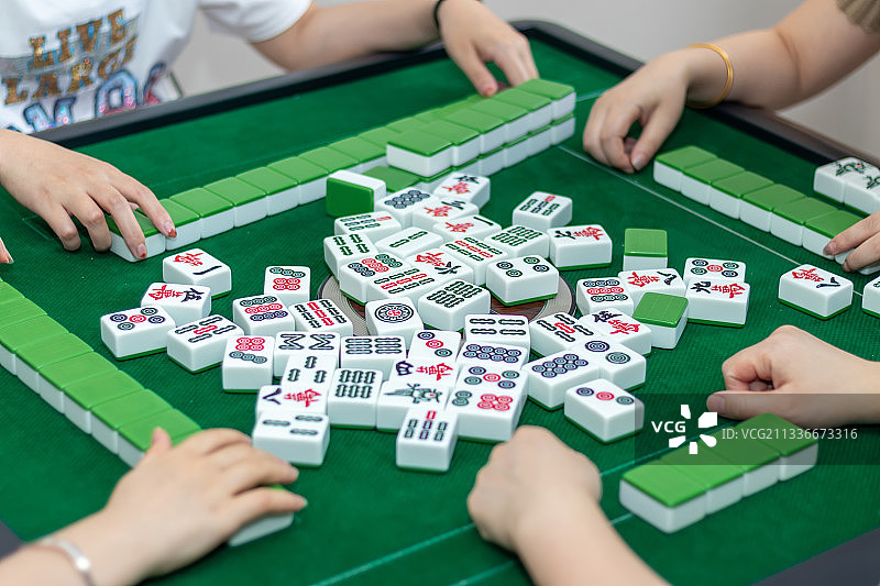 朋友聚会麻将娱乐图片素材