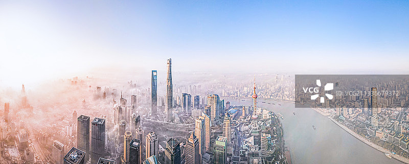 魔都上海浦东陆家嘴东方明珠云海城市风光图片素材