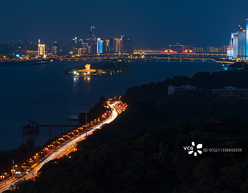 湖南省长沙市夜景，橘子洲头，银盆岭大桥夜景图片素材