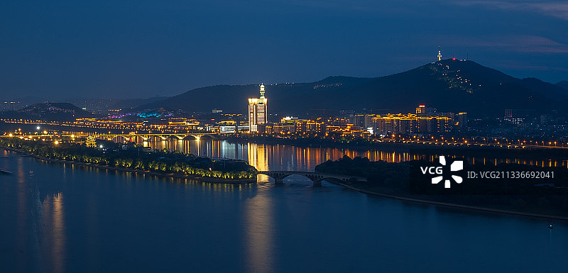 湖南省长沙市夜景，湘江一桥，橘子洲大桥夜景图片素材