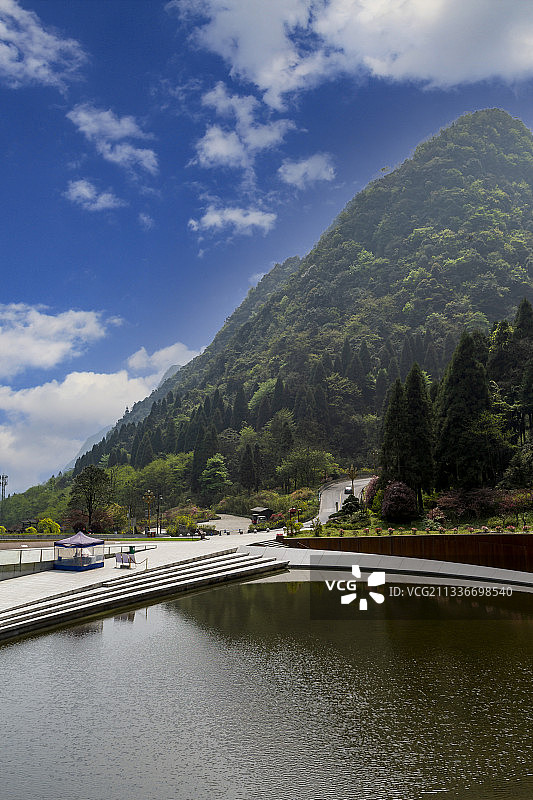 贵州省遵义市娄山关红军战斗遗址陈列馆前水池图片素材