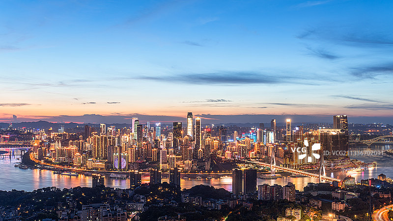 重庆南山一棵树观景台夜景城市天际线图片素材