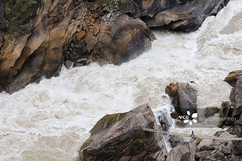 云南迪庆州中虎跳峡图片素材