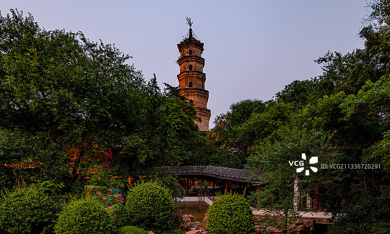 安徽省阜阳市文峰公园文峰塔长曝光图片素材