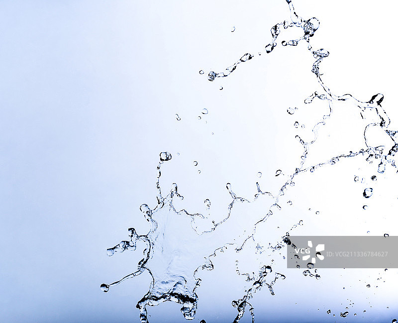 白色背景前泼水素材图片素材