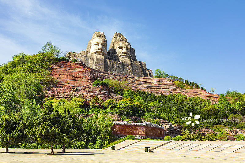 河南郑州：郑州黄河文化公园——郑州黄河风景名胜区炎黄二帝塑像图片素材