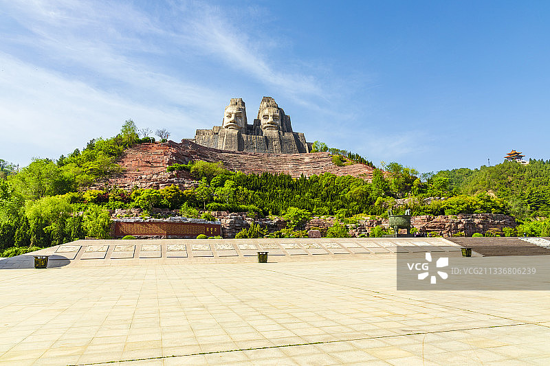 河南郑州：郑州黄河文化公园——郑州黄河风景名胜区炎黄二帝塑像图片素材