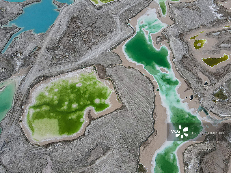 上帝打翻了调色盘-大柴旦翡翠湖图片素材