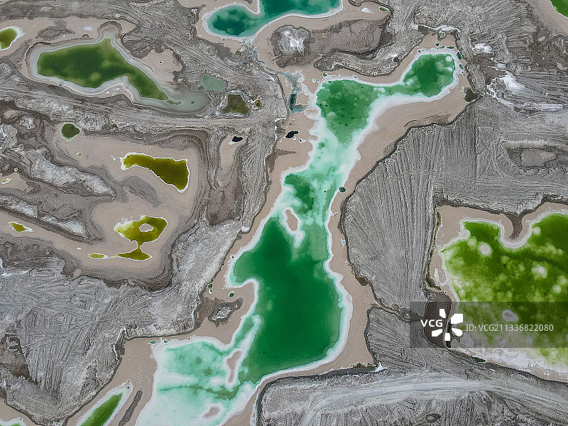 上帝打翻了调色盘-大柴旦翡翠湖图片素材