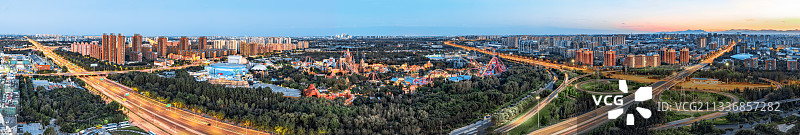 中国北京华侨城欢乐谷全景城市夜景图片素材