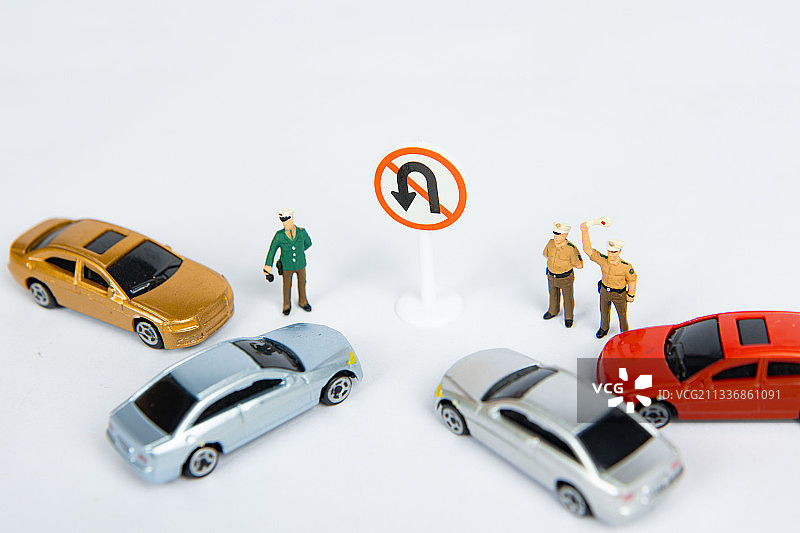 交通警察，前方禁止掉头，道路交通安全法图片素材