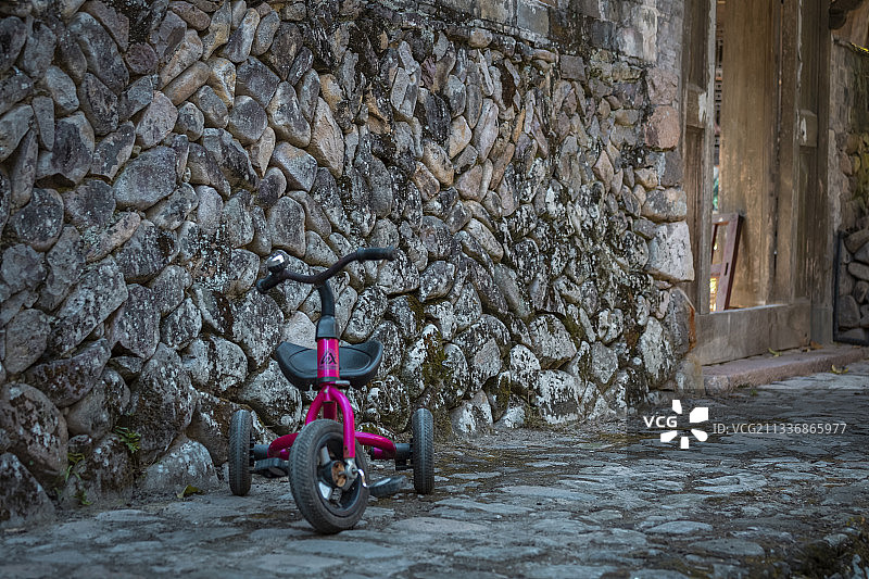 古村童车(摄于浙江省温州市永嘉县岩头镇芙蓉古村)图片素材