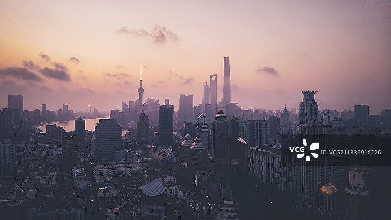 长江第一滩，上海的日出东方，一座充满力量的城市图片素材