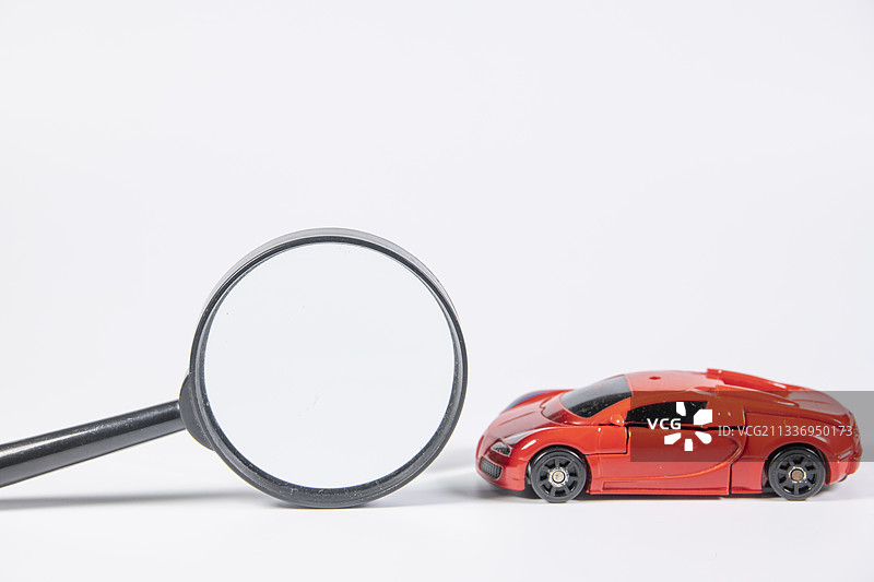 放大镜和汽车图片素材