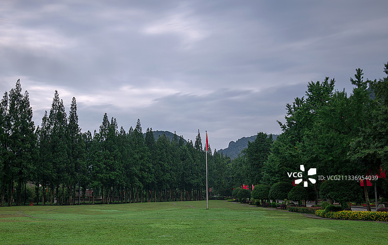 青城山下旗飘飘，庆祝建党100周年图片素材