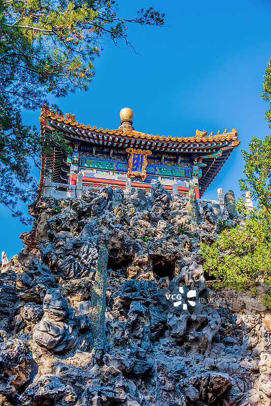 中国首都北京故宫御花园御景亭图片素材