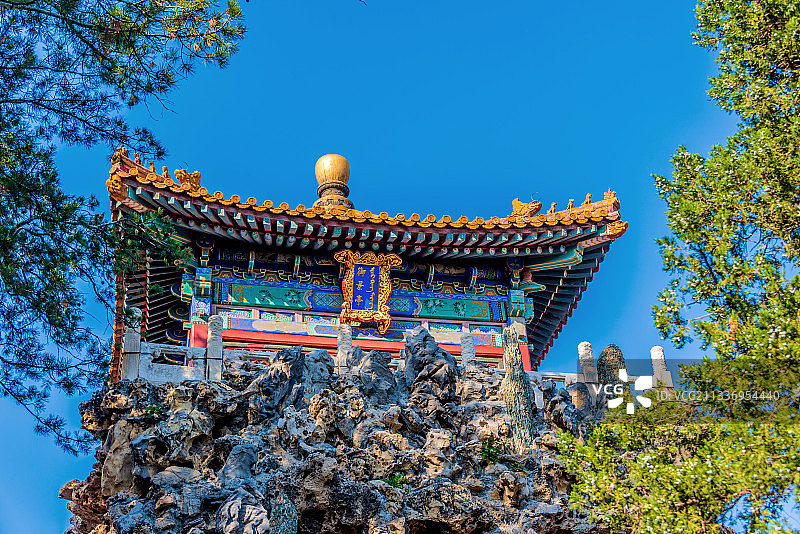 中国首都北京故宫御花园御景亭图片素材