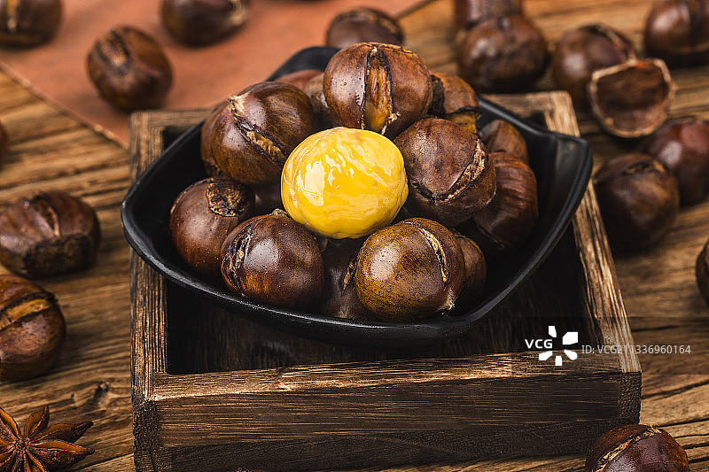 开口板栗图片素材