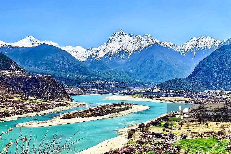 西藏林芝桃花节图片素材