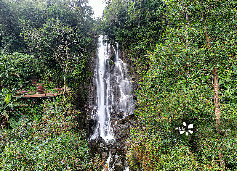 海南琼中百花岭瀑布图片素材