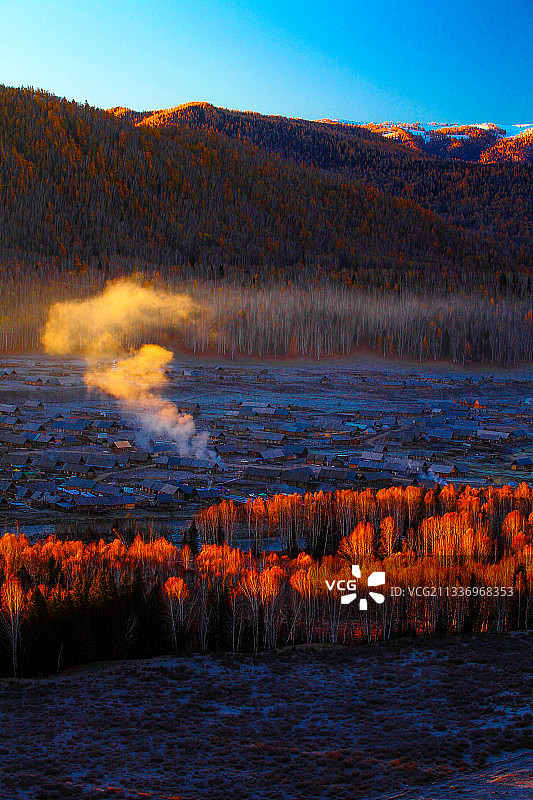 禾木炊烟图片素材