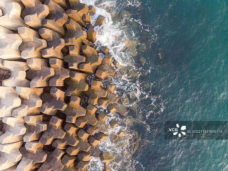 海边防浪梯礁石图片素材