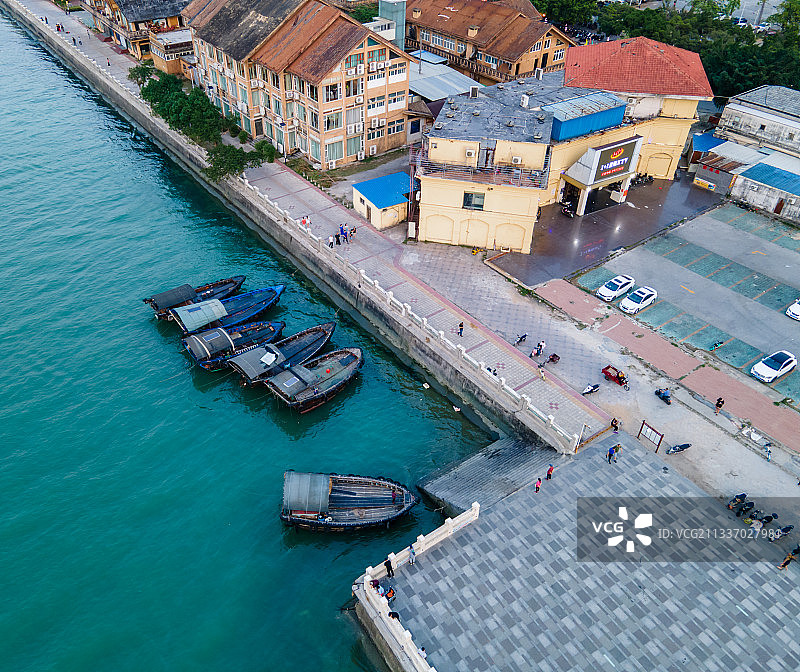 北海的海岸线和渔船图片素材