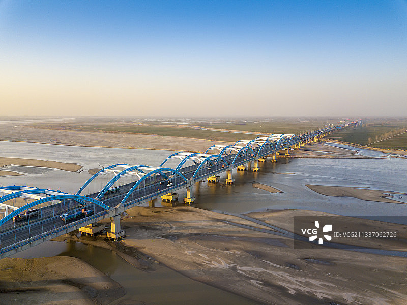 河南郑州京港澳高速刘江黄河大桥风光图片素材