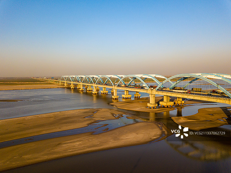 河南郑州京港澳高速刘江黄河大桥风光图片素材
