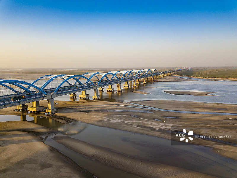 河南郑州京港澳高速刘江黄河大桥风光图片素材