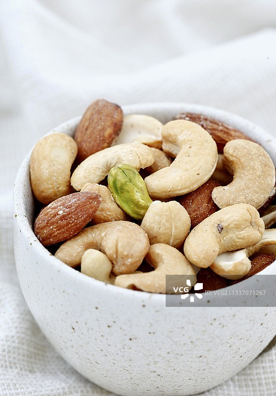 杯子里的坚果图片素材