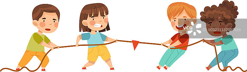 男孩和女孩玩拔河游戏图片素材