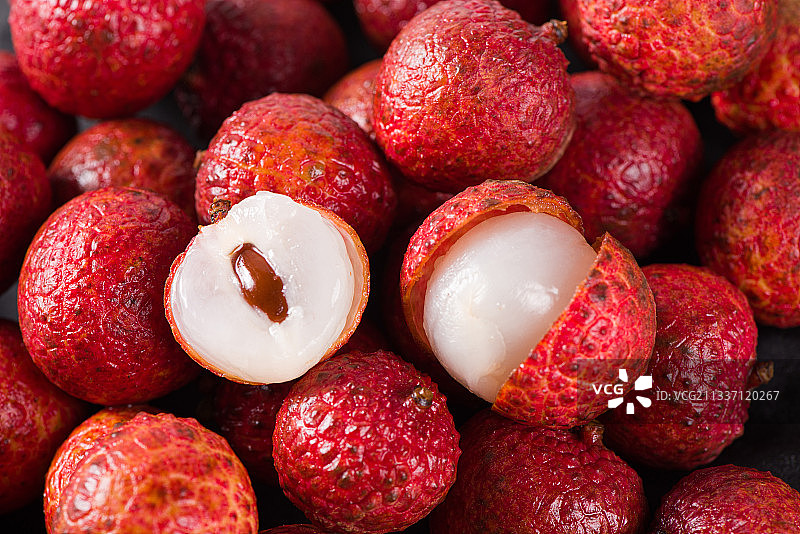 剥开的水果荔枝背景图片素材