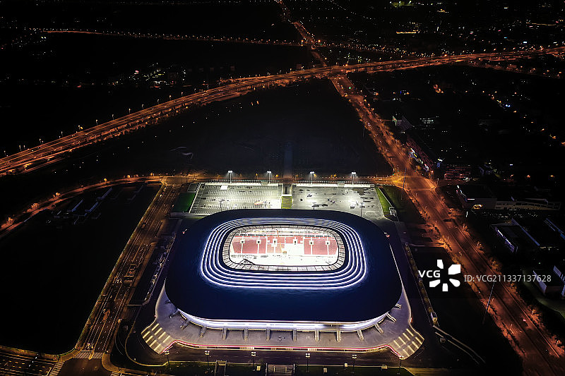 上海浦东足球场夜景图片素材