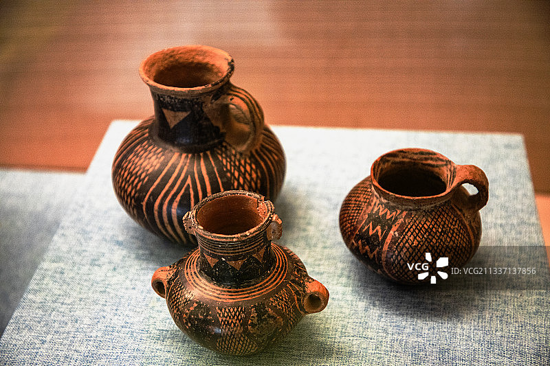 精美的彩陶文化图片素材