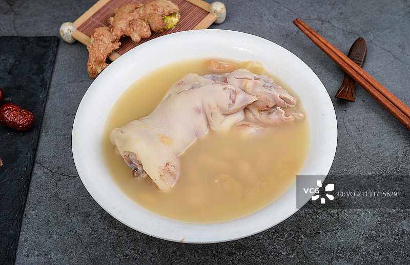 雪豆蹄花汤图片素材