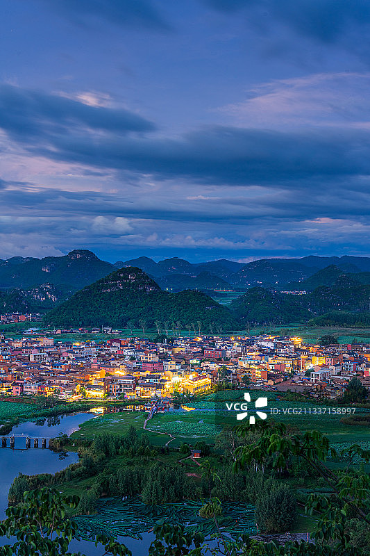 云南文山普者黑风景区傍晚黄昏夜景图片素材