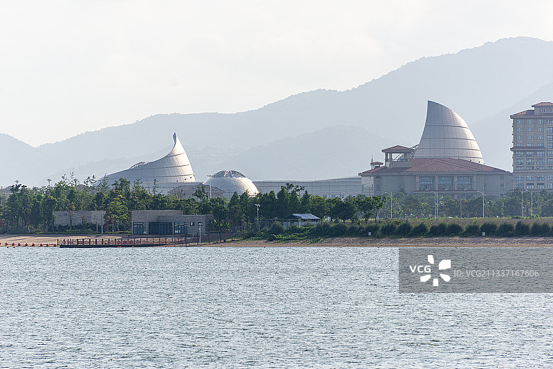 宁波，北仑，城市地标，旅游，建筑设计，湖面，留白图片素材