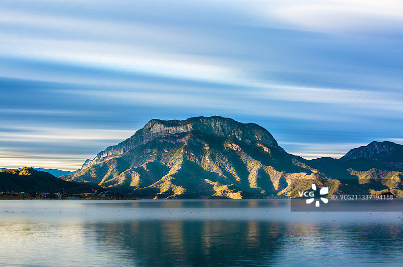 泸沽湖格姆女神山图片素材