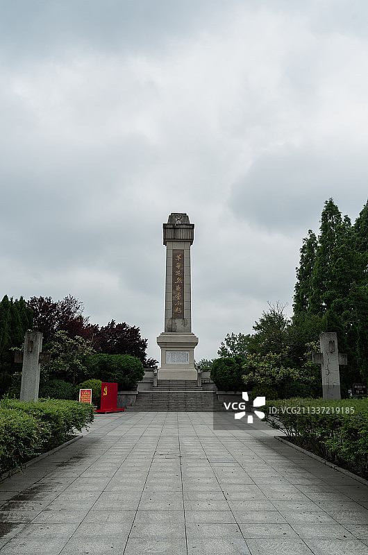 安徽淮南市寿县小甸集第一面党旗纪念园革命烈士纪念碑图片素材