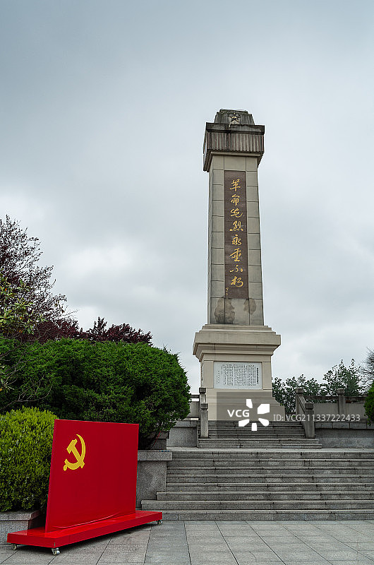 安徽淮南市寿县小甸集第一面党旗纪念园革命烈士纪念碑图片素材