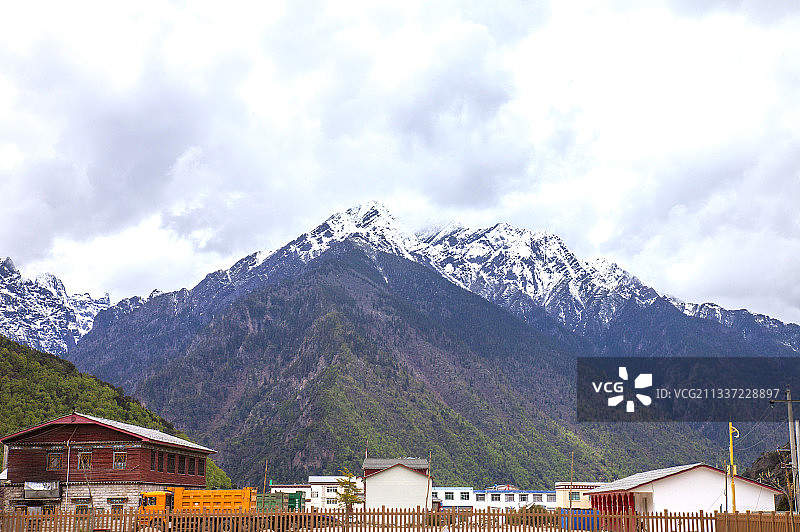 西藏巴松措圣湖图片素材