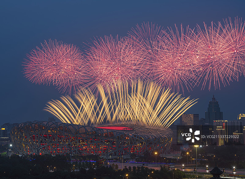 庆祝中国共产党成立一百周年鸟巢国家体育场大型文艺演出烟花秀图片素材