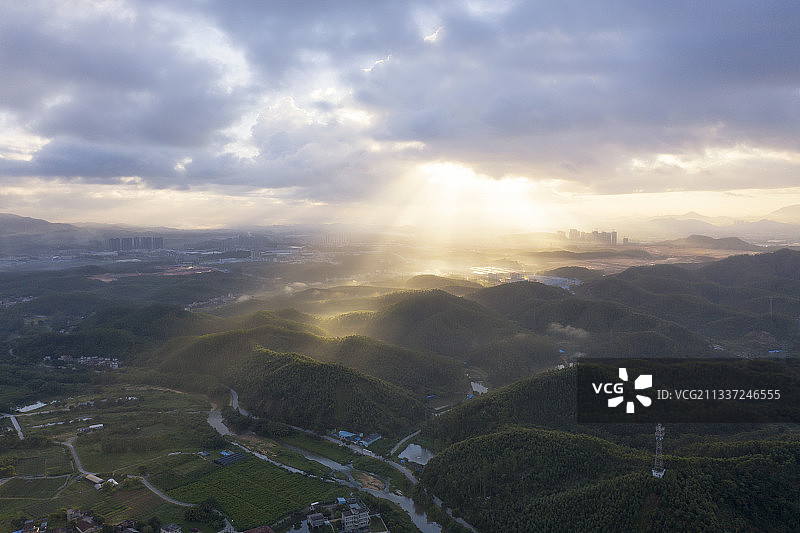光耀大地图片素材