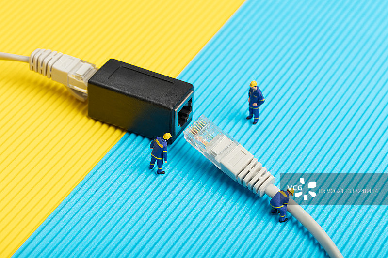 微缩创意条纹拼色网线连接对接头与网络安装图片素材
