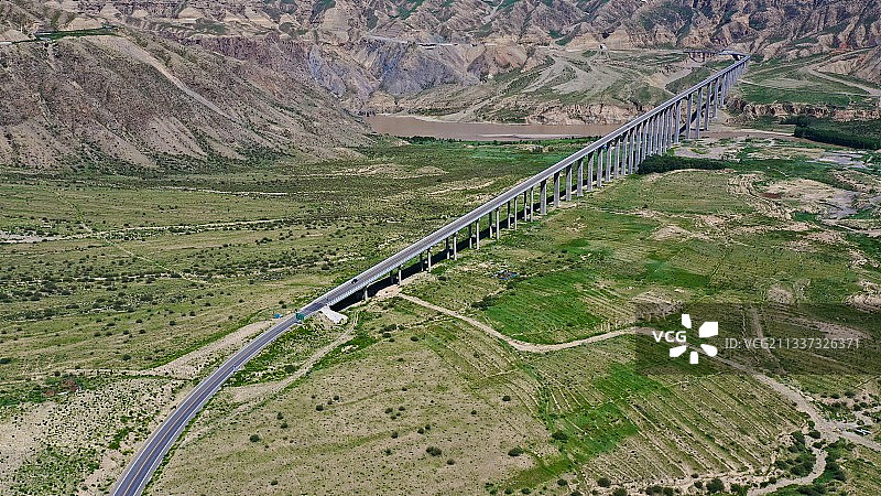 尕玛羊曲黄河特大桥图片素材
